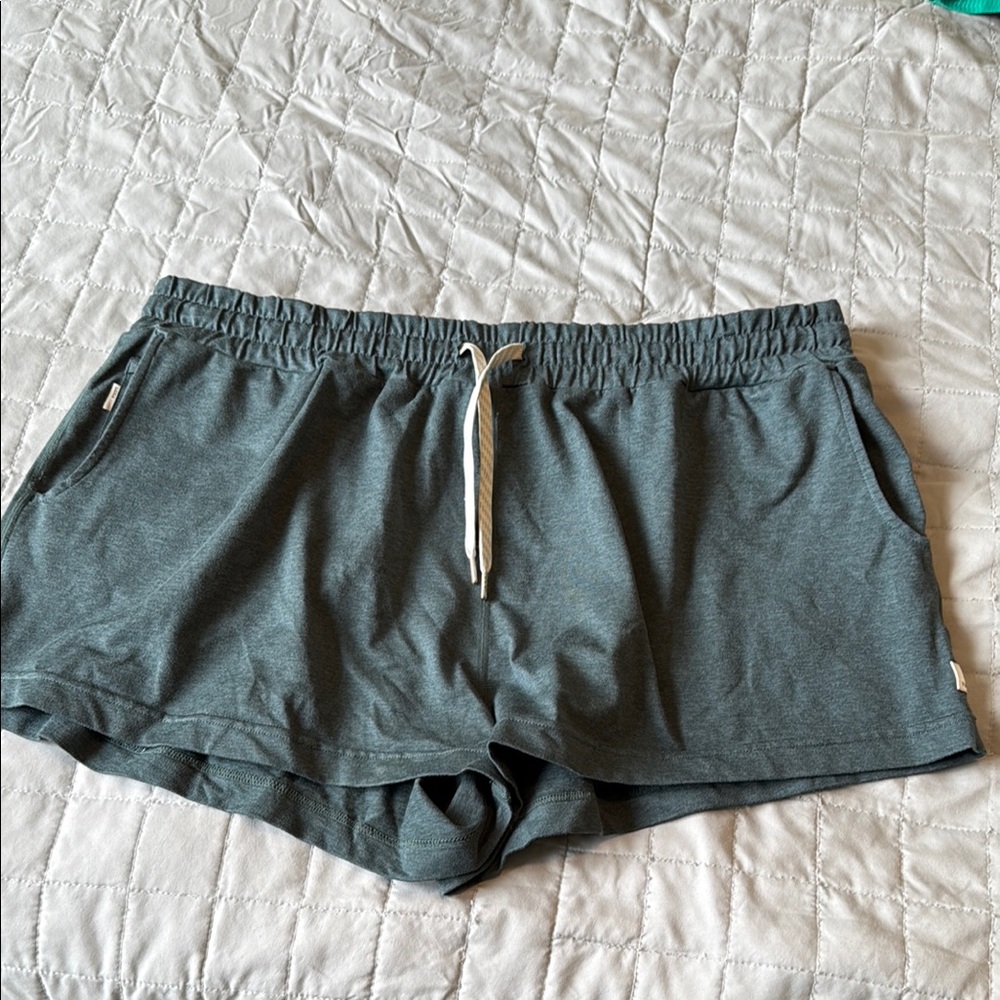 Vuori Clementine Athletic Shorts with Elastic Waistband: Heathered Green
